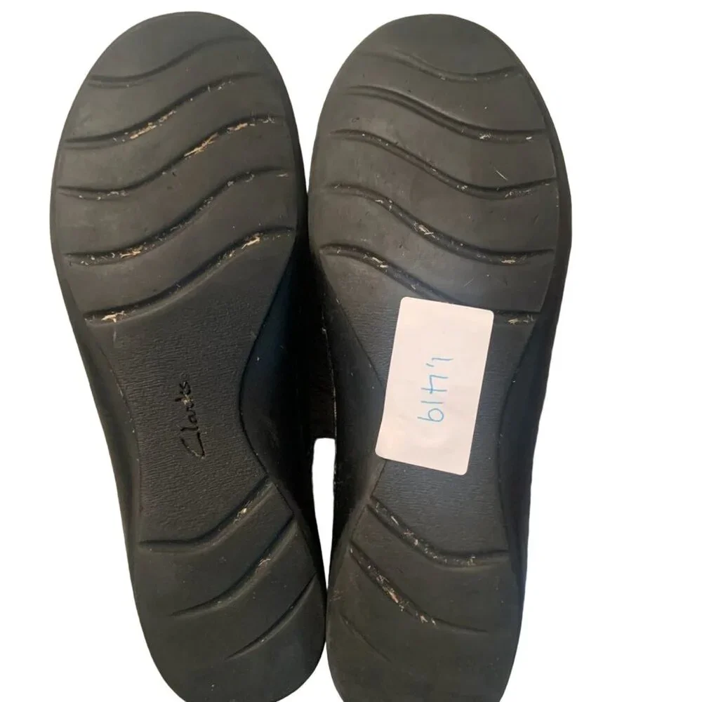 CLARKS COLLECTION WOMEN'S BLACK LEATHER SLIP ON LOAFERS 9- NICE!
